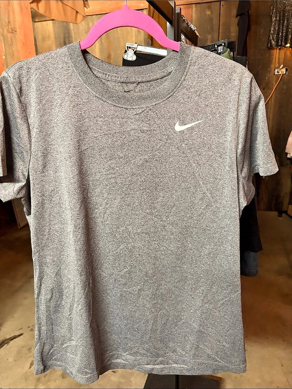 Nike Dri-FIT Short Sleeve Tee in Gray Size Medium Like New
